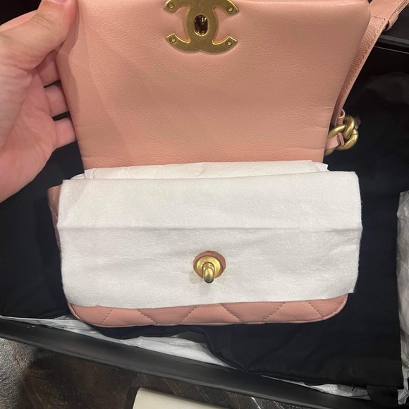 SOLD 🔴 C H A N E L 🖤 C19 belt bag with ombré chain CC waist bag ghw lambskin shw - Picture 9 of 11